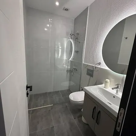Luxury 2-bedroom Apartment: Tranquil Retreat *