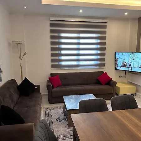 Luxury 2-bedroom Apartment: Tranquil Retreat