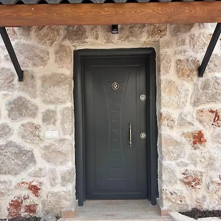 Luxury 2-bedroom Apartment: Tranquil Retreat
